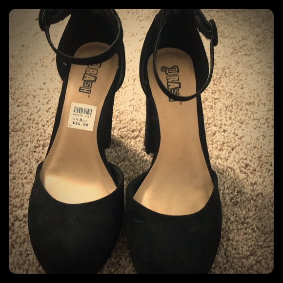 Black heels - Picture 1 of 2